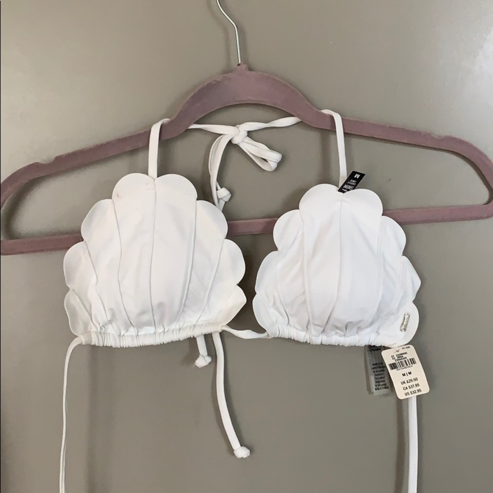 Victoria’s Secret PINK scalloped top